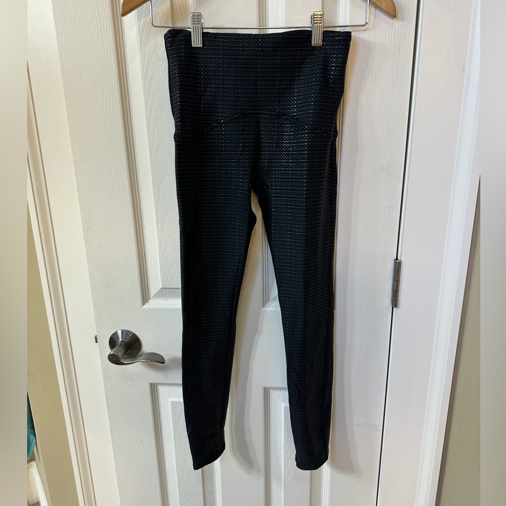 Spanx Black Shiny leggings size Small patterned Flattering